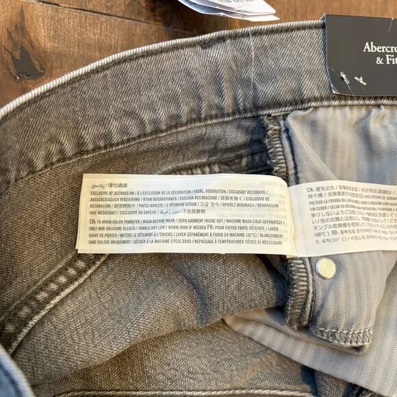 Abercrombie Women's The Ankle Straight Ultra High Rise Jean size 26/2S NWT - Picture 7 of 8